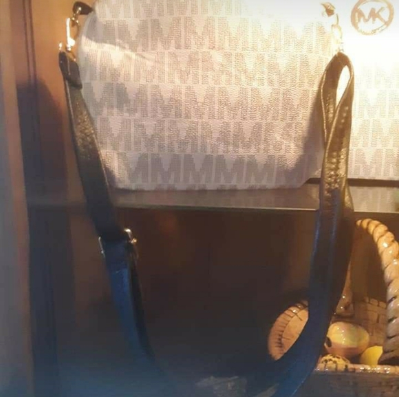 Purse/cross body - Picture 2 of 3